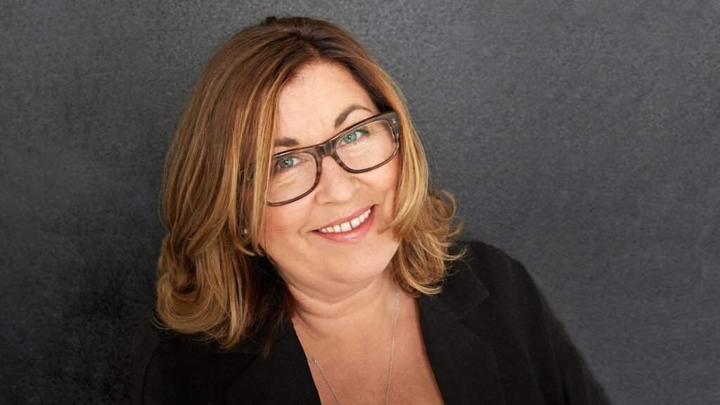 Liza Tarbuck: Biography, Career, TV Shows, Radio Work, and Personal Life liza tarbuck