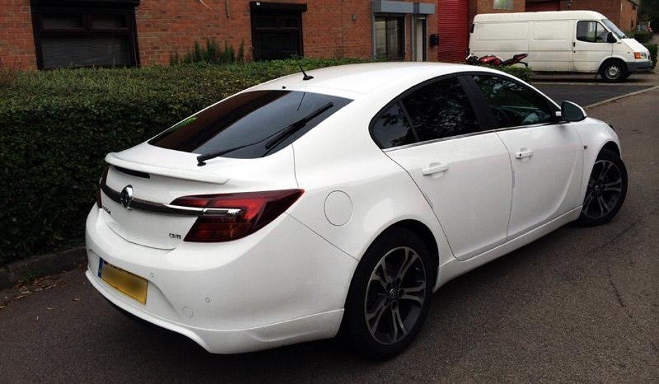 How to Achieve a Professional Window Tint Finish on Your Driveway (UK Climate Guide) Pre Cut Car Window Tint UK